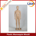 Molusco de manequins de plástico infantil bonito na pele